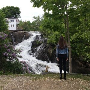 Meet your Posher, Charis